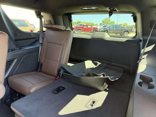 Used 2025 Chevrolet Tahoe High Country AWD/4WD image 15