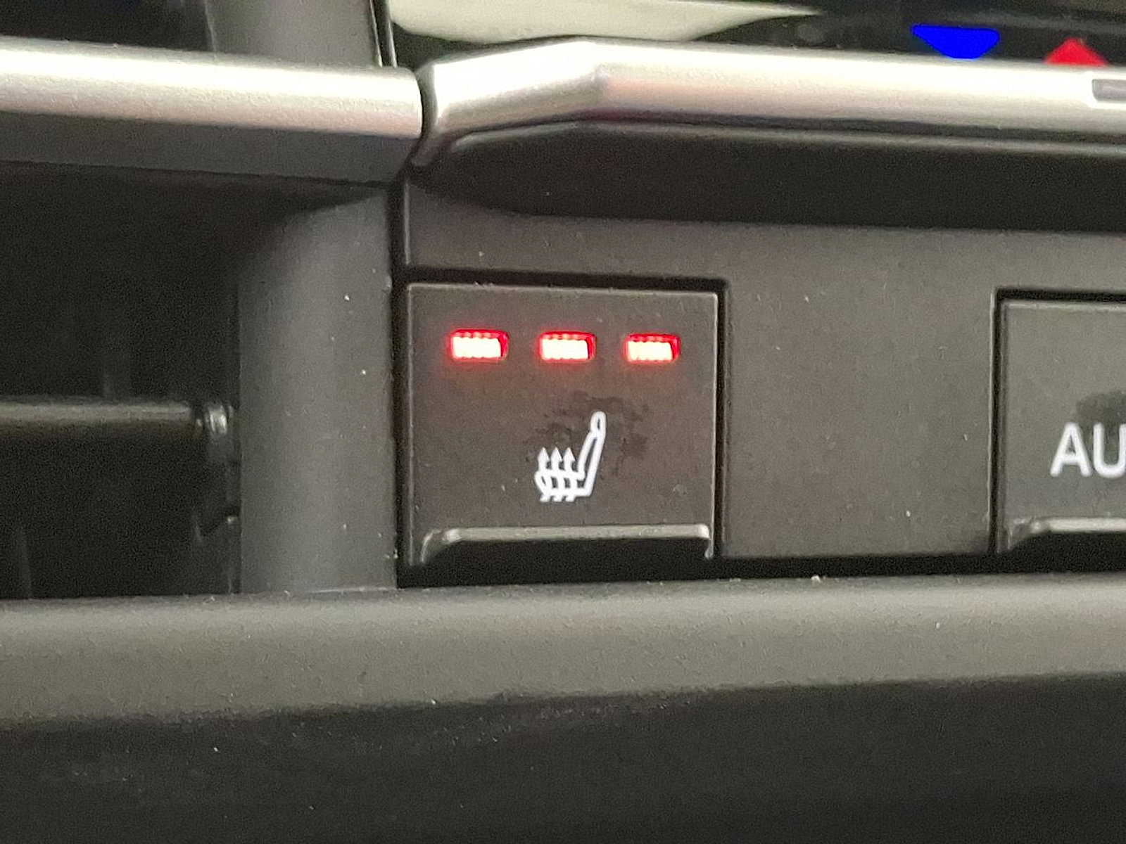 Used 2025 Toyota Sienna XSE image 25