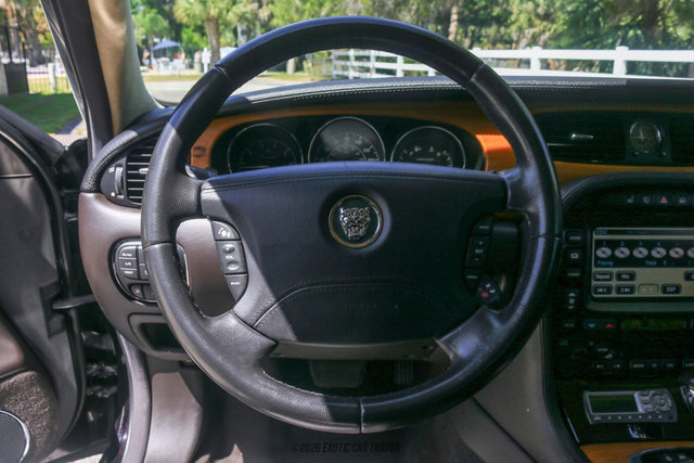 Used 2006 Jaguar XJ Vanden Plas Super V8 Portfolio RWD image 46