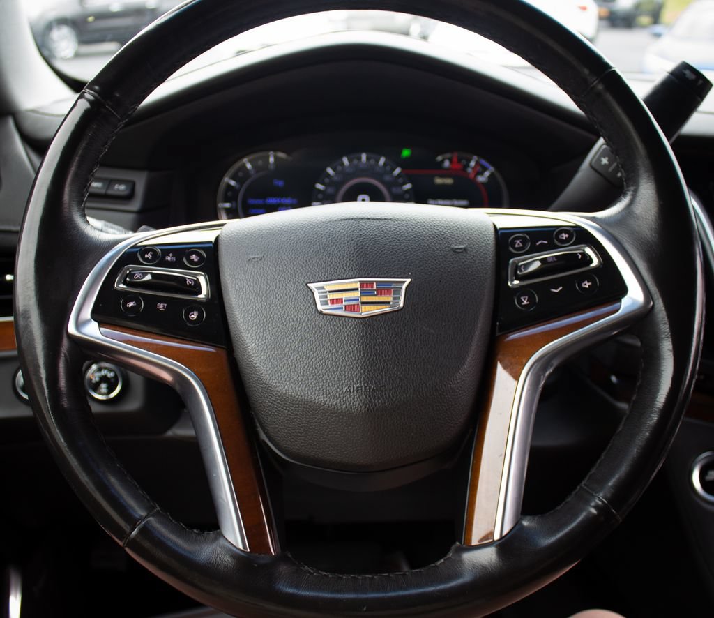 Used 2018 Cadillac Escalade Luxury AWD/4WD image 17