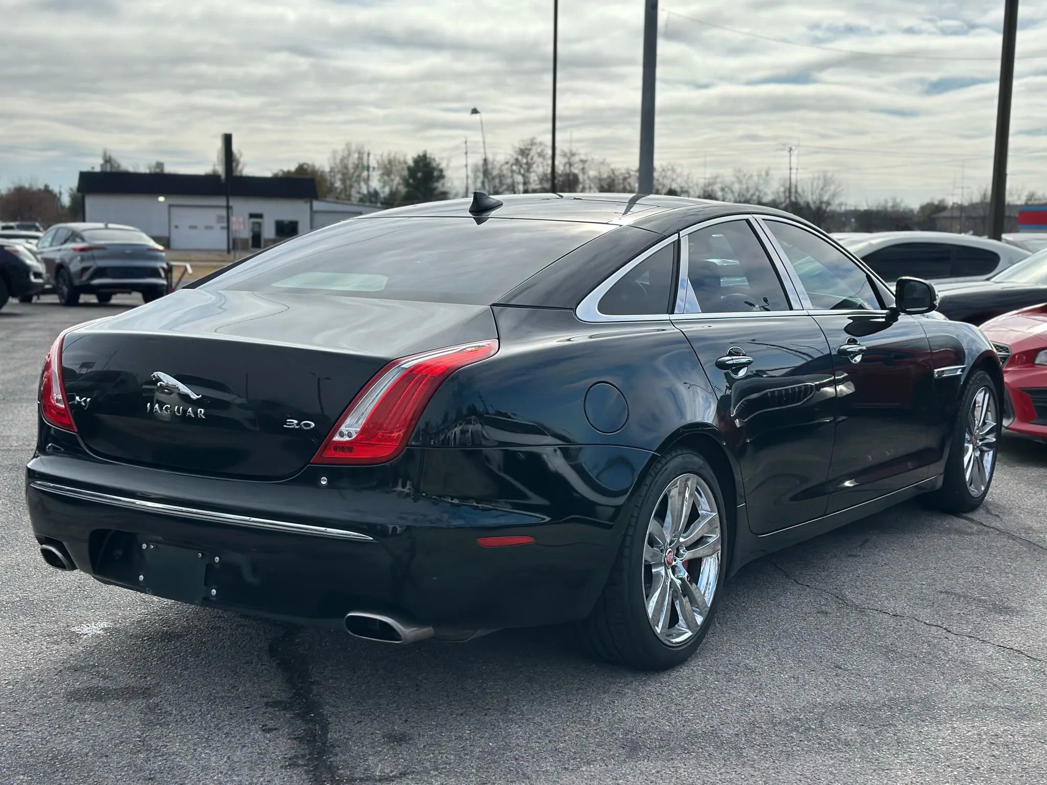 Used 2013 Jaguar XJ image 6