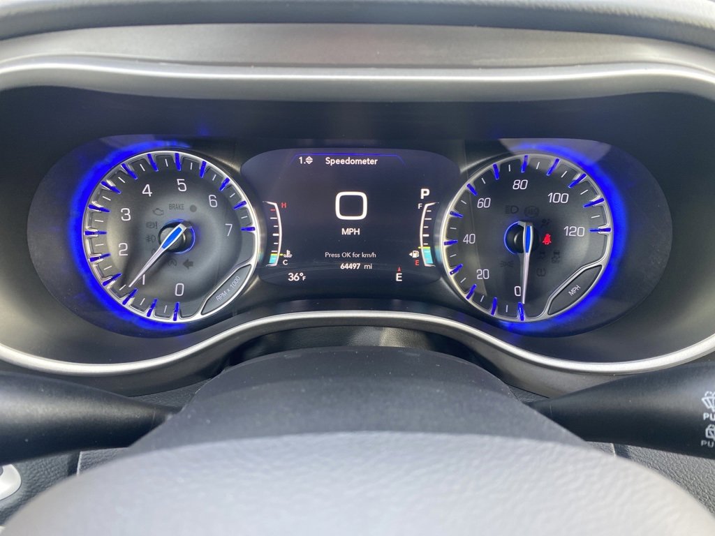 Used 2024 Chrysler Pacifica Touring-L image 8