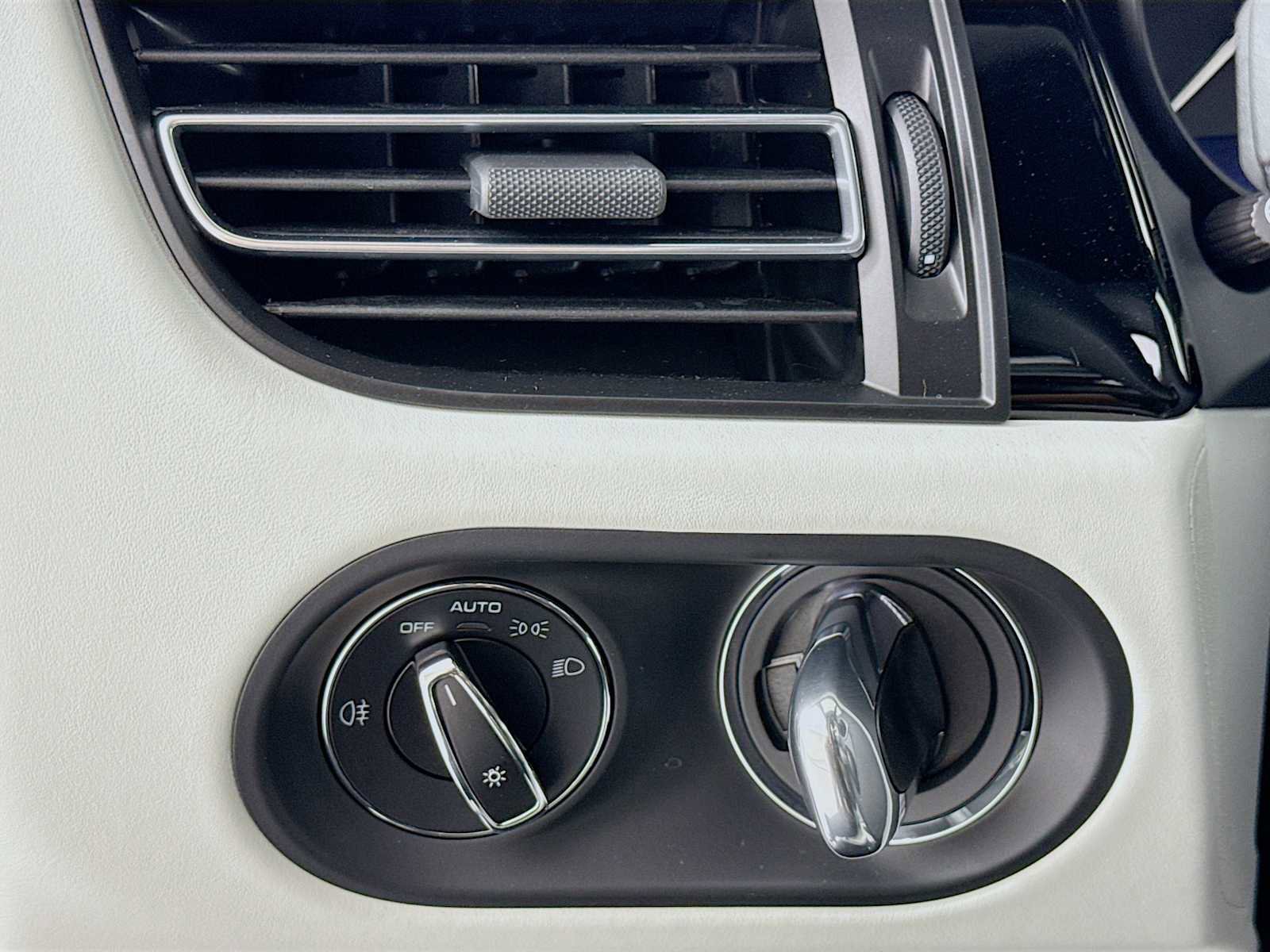 New 2026 Porsche Macan S image 14