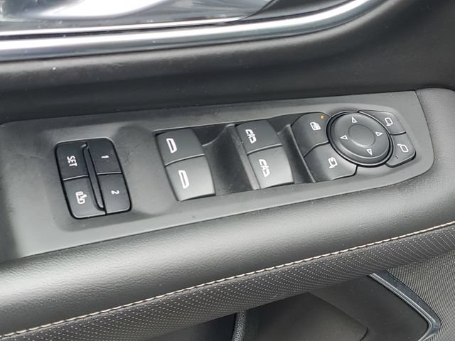 Certified 2023 GMC Yukon SLT w/ SLT Luxury Package AWD/4WD image 17