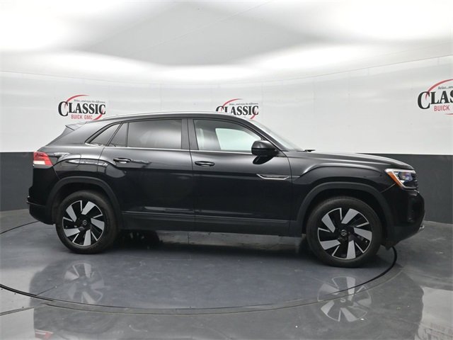 Used 2025 Volkswagen Atlas Cross Sport SE image 6