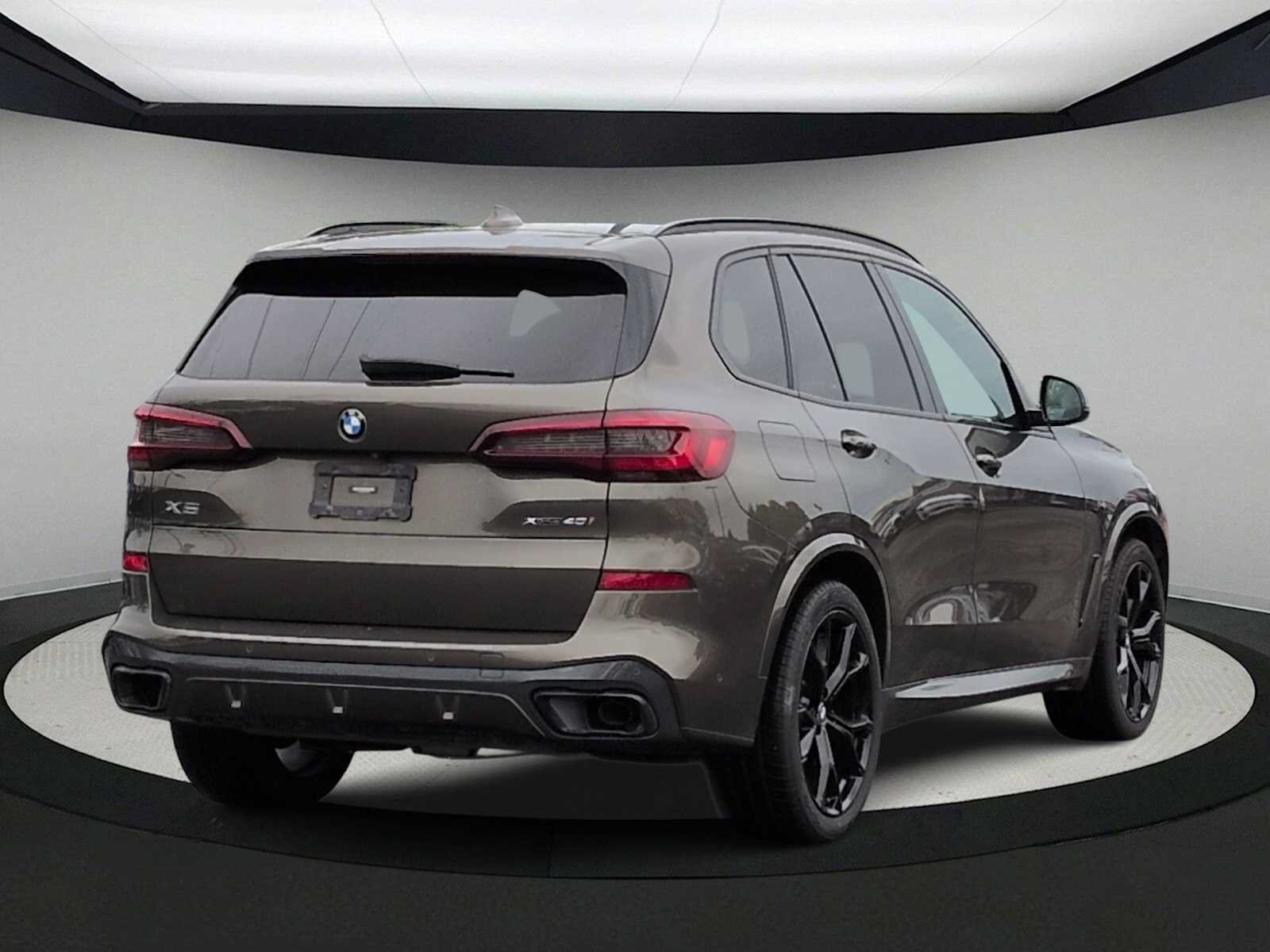 Used 2022 BMW X5 xDrive40i w/ M Sport Package AWD/4WD image 8