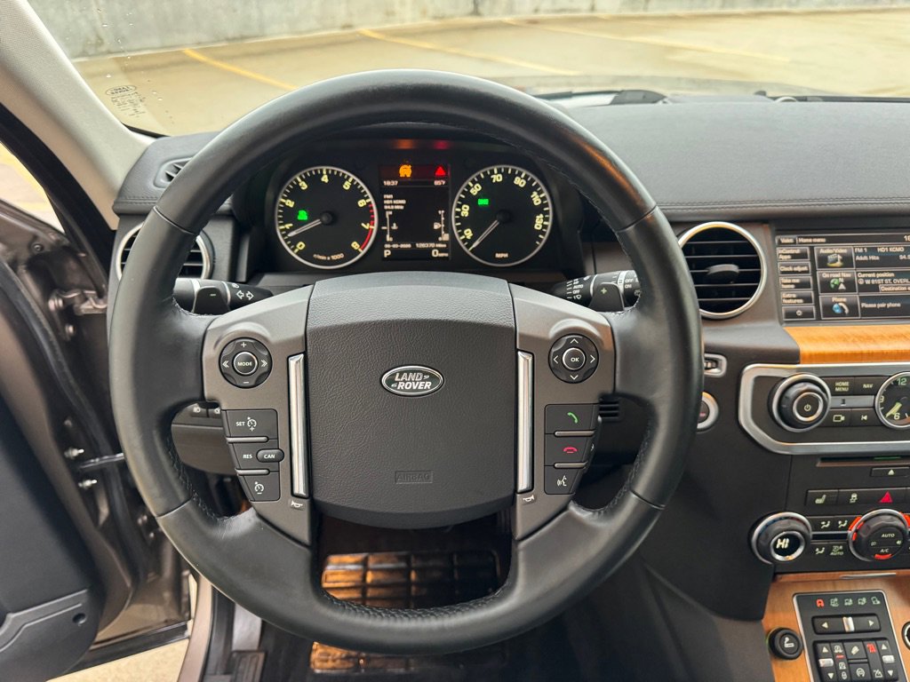 Used 2015 Land Rover LR4 HSE AWD/4WD image 17