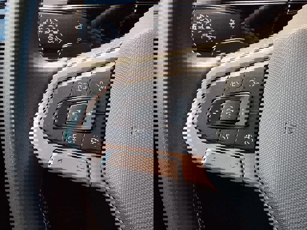 Used 2024 Volkswagen Atlas Cross Sport SE image 17