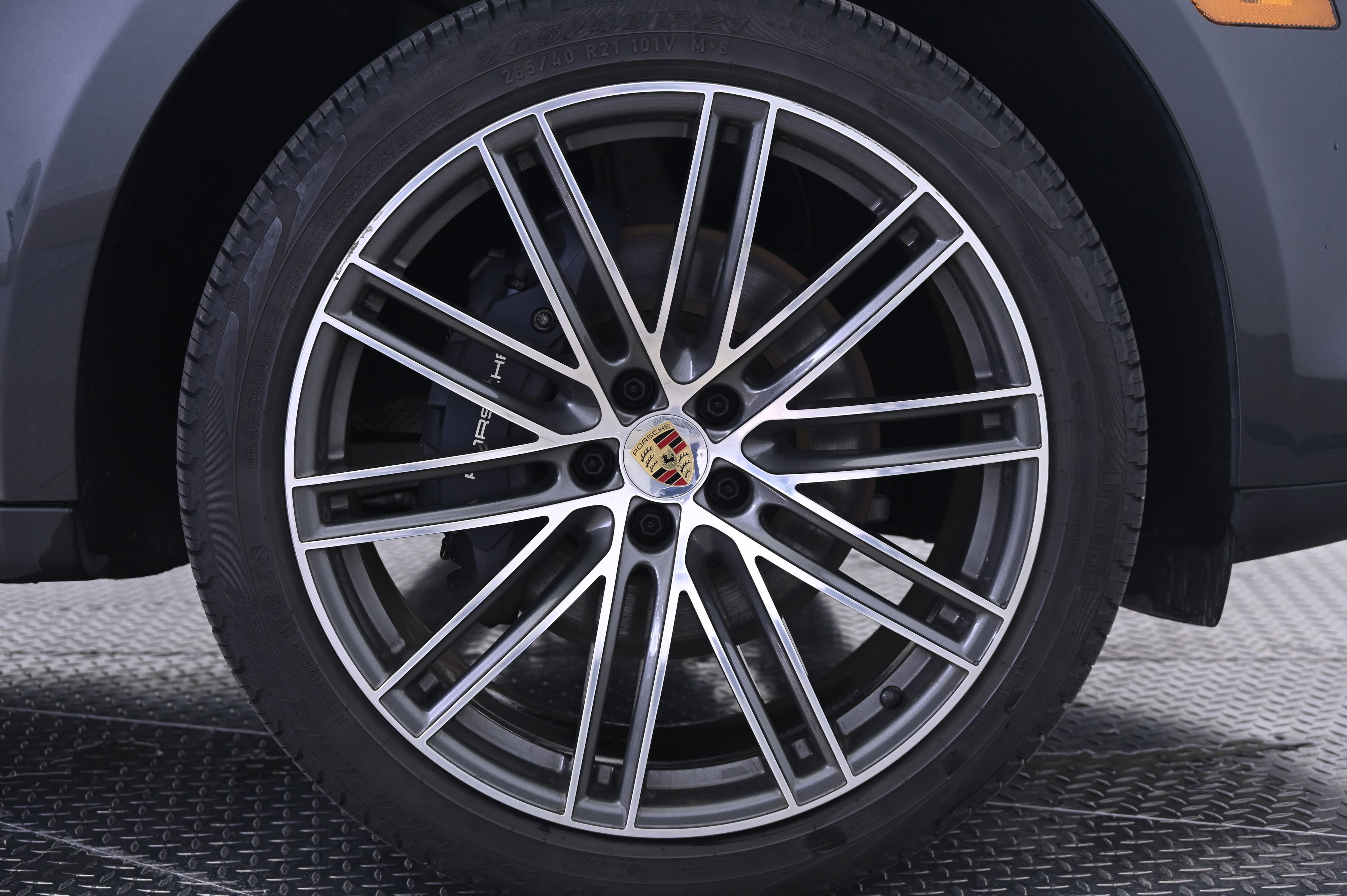 Certified 2024 Porsche Macan image 14