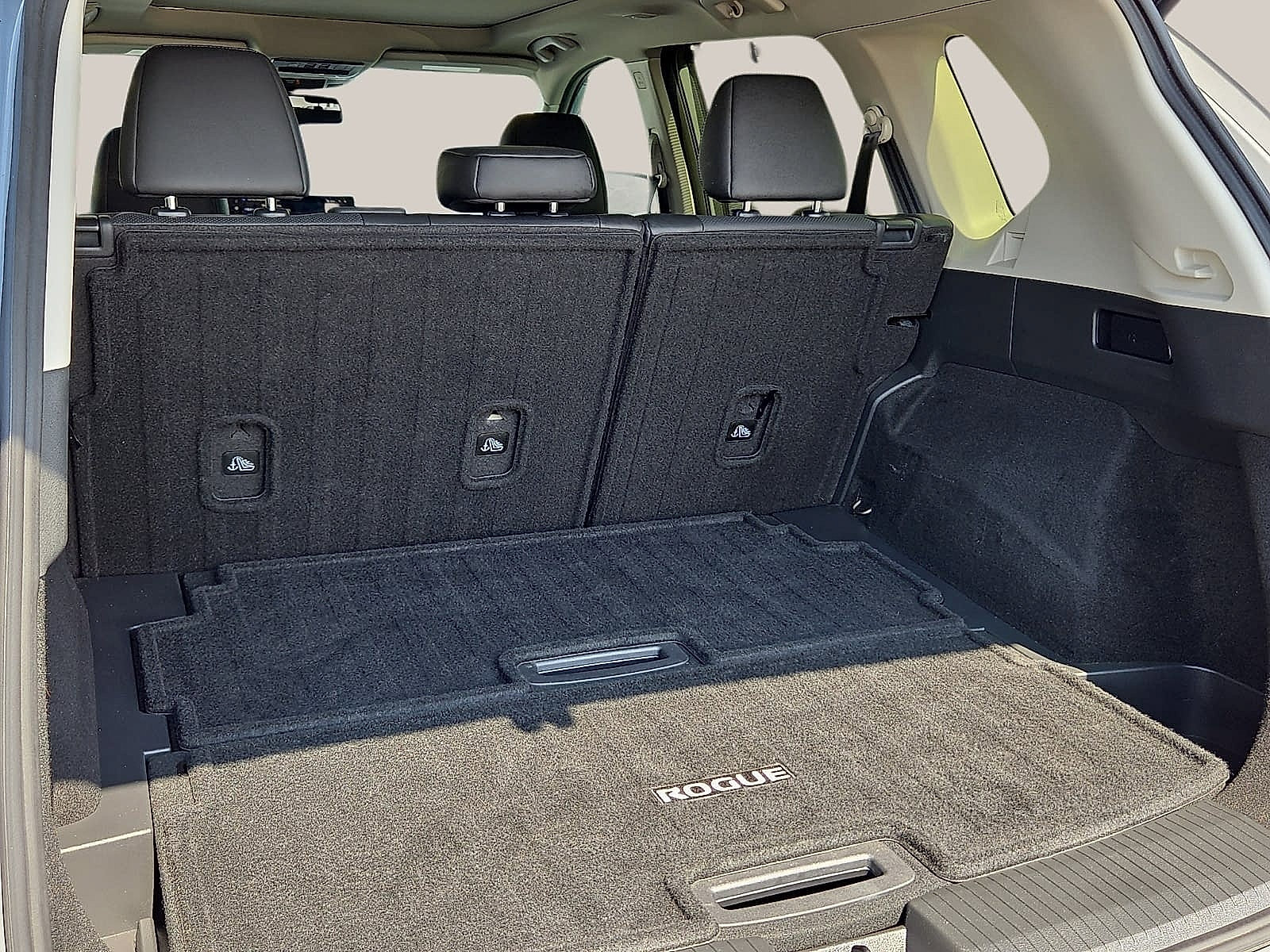 Used 2025 Nissan Rogue Platinum w/ Platinum Premium Package FWD image 8