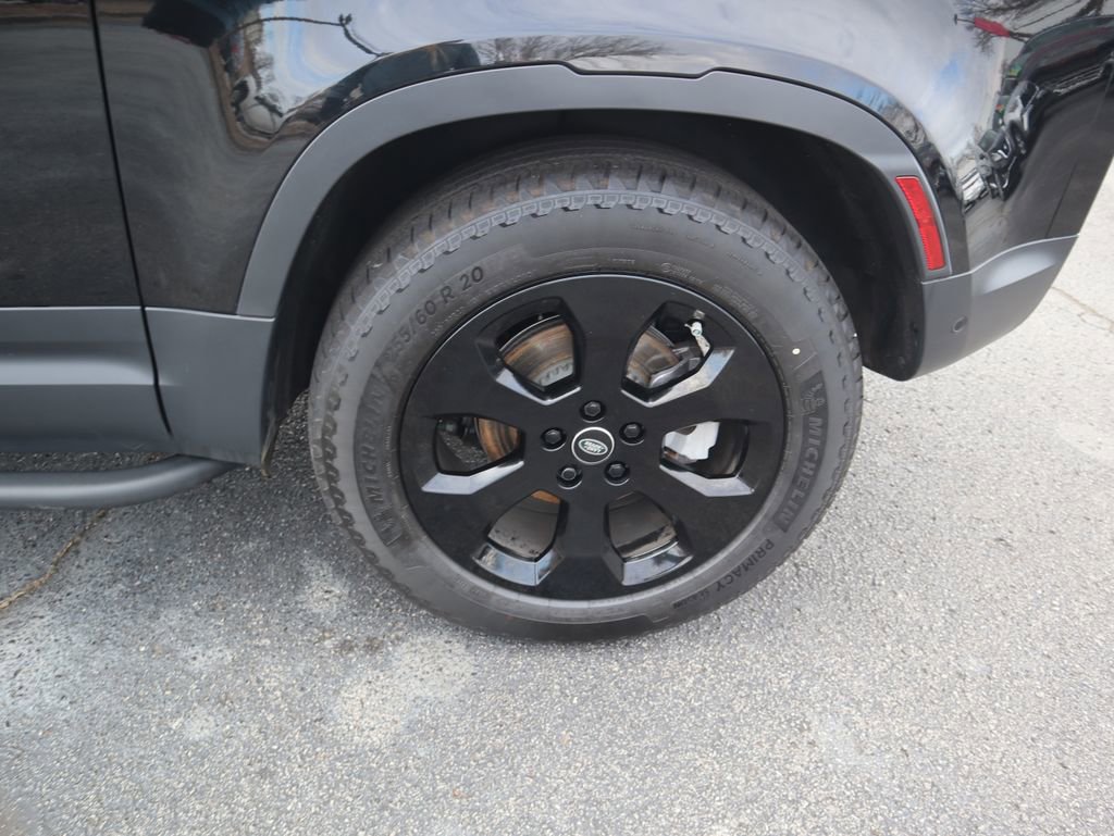 Used 2025 Land Rover Defender 90 S image 9