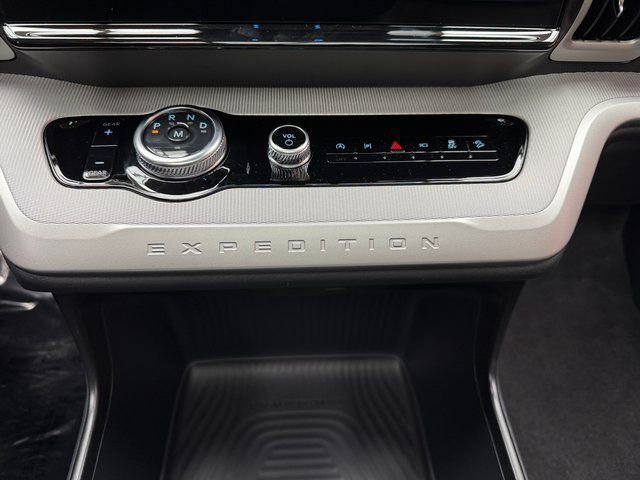 New 2026 Ford Expedition Active image 19