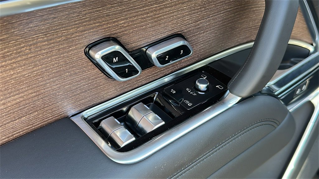 New 2025 Land Rover Range Rover SE image 10