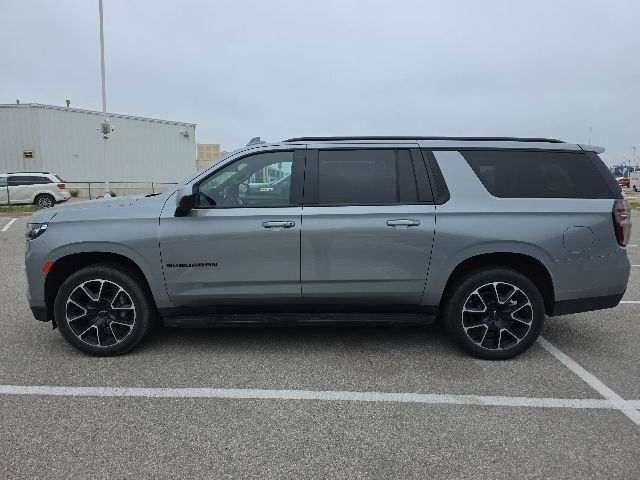 Used 2024 Chevrolet Suburban RST RWD image 2