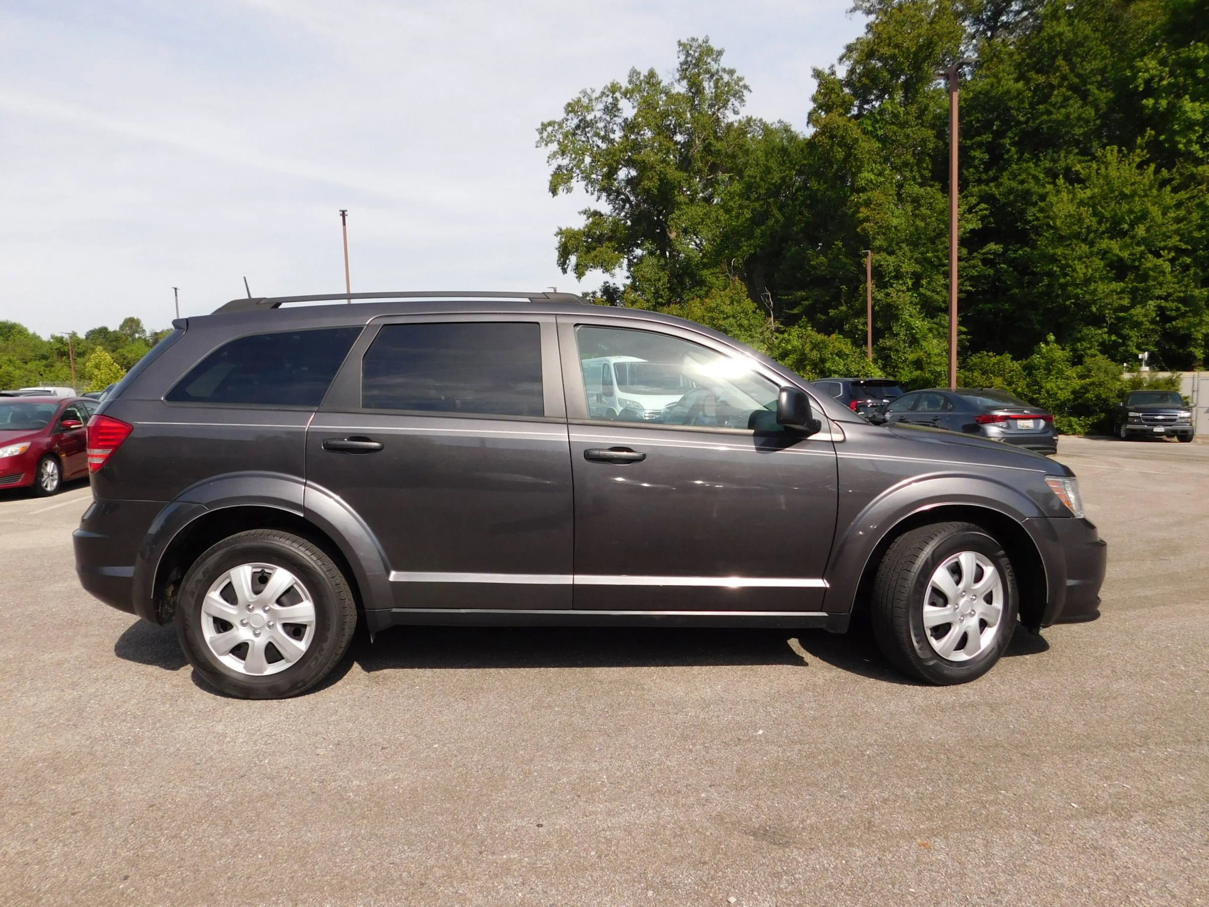 Used 2019 Dodge Journey SE FWD image 4