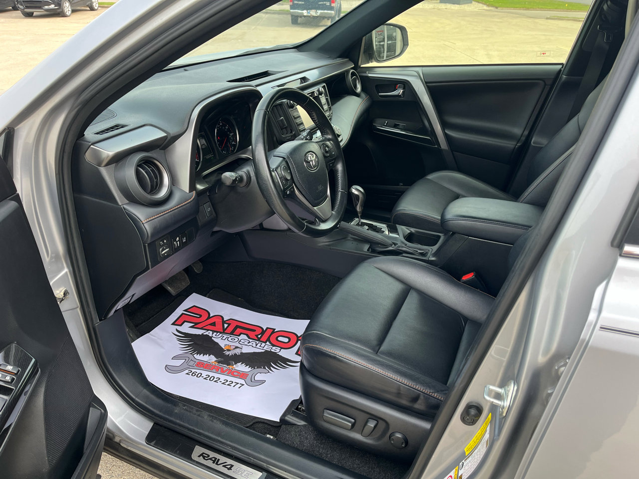 Used 2018 Toyota RAV4 SE w/ Power Extra Value Package image 8