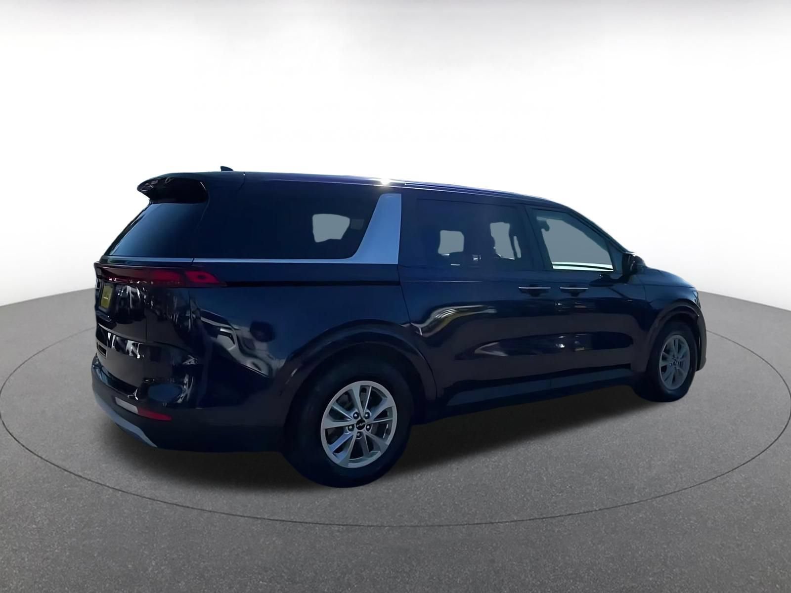 Used 2023 Kia Carnival LX FWD image 14