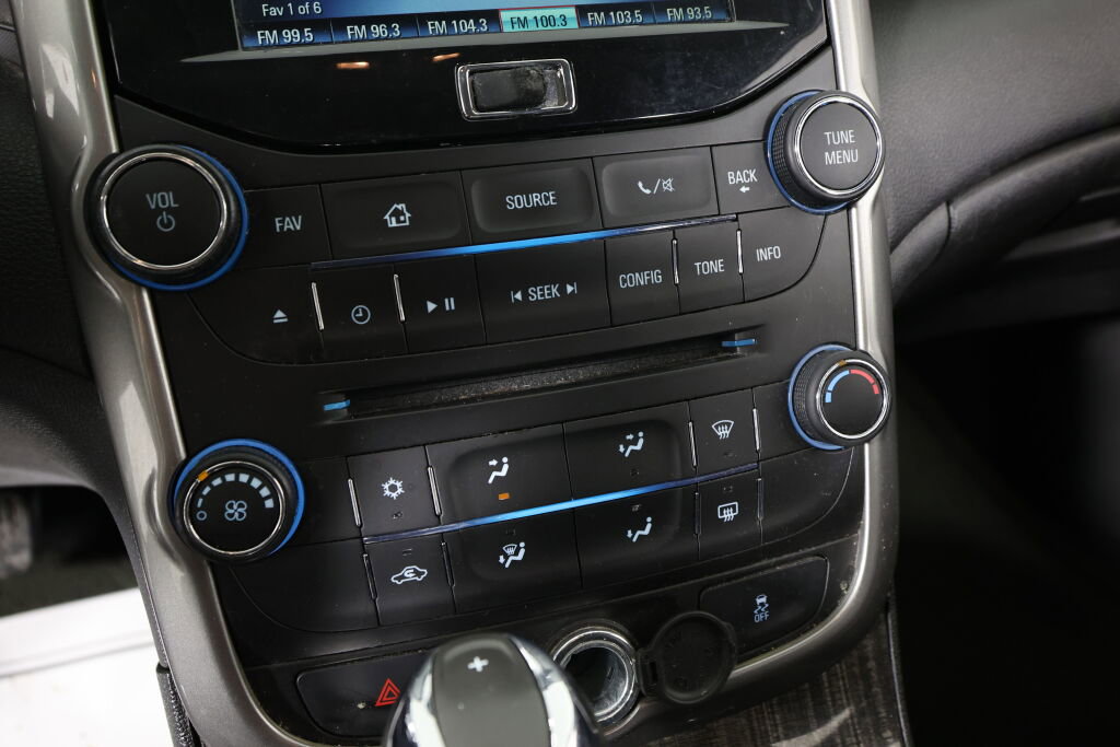 Used 2016 Chevrolet Malibu LT image 37