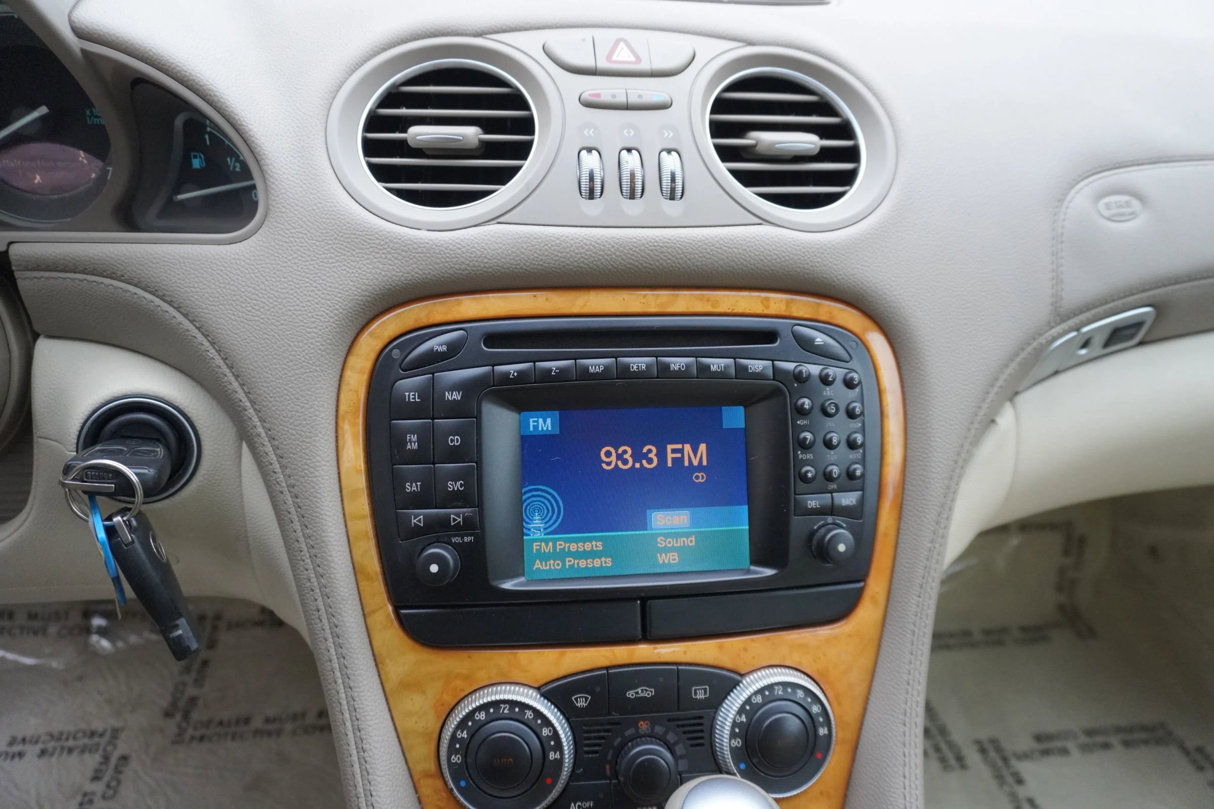 Used 2004 Mercedes-Benz SL 500 image 11