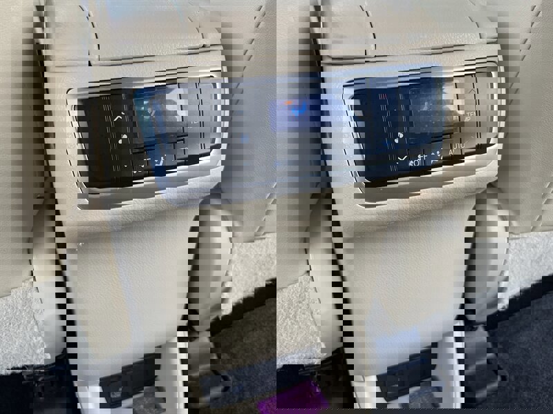 Used 2016 Toyota Highlander Limited image 40