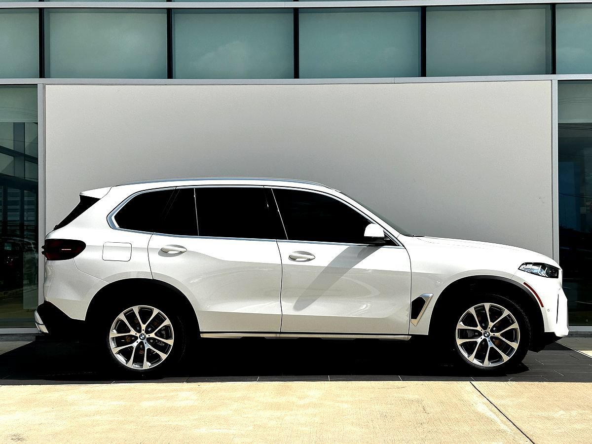 New 2026 BMW X5 xDrive40i AWD/4WD image 3