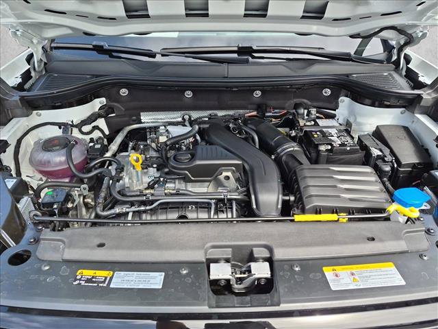 New 2027 Volkswagen Taos SE FWD image 17