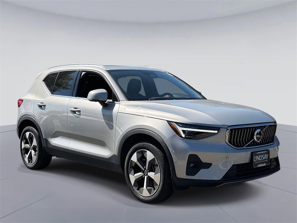 Used 2024 Volvo XC40 B5 Plus w/ Climate Package image 8
