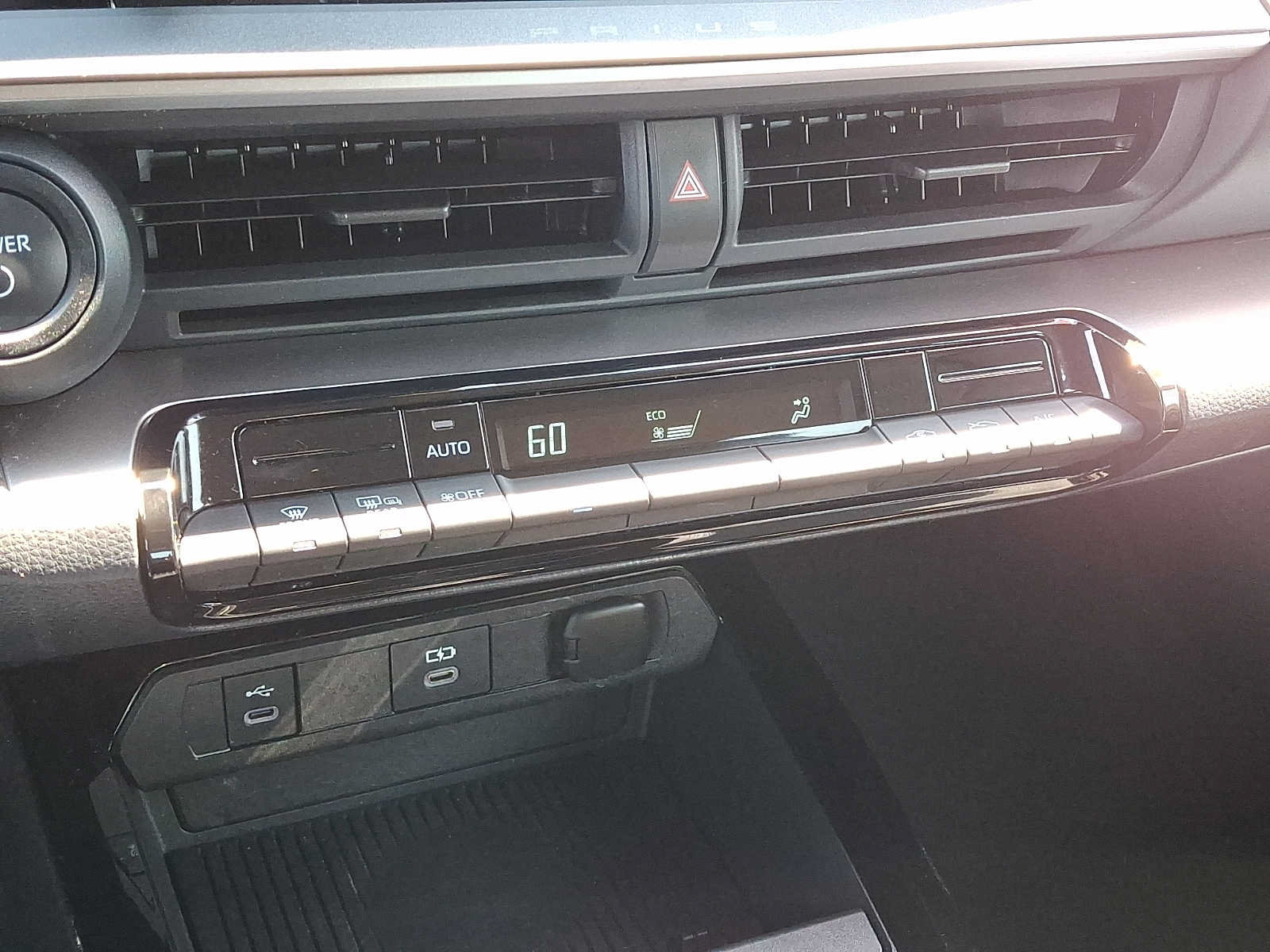 Used 2025 Toyota Prius LE FWD image 15
