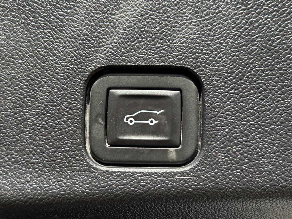 Used 2025 Chevrolet Traverse LT AWD/4WD image 29