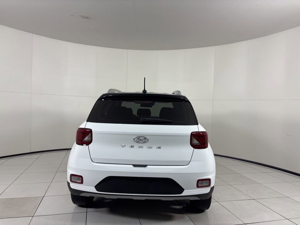 Used 2023 Hyundai Venue Limited w/ Cargo Package image 4