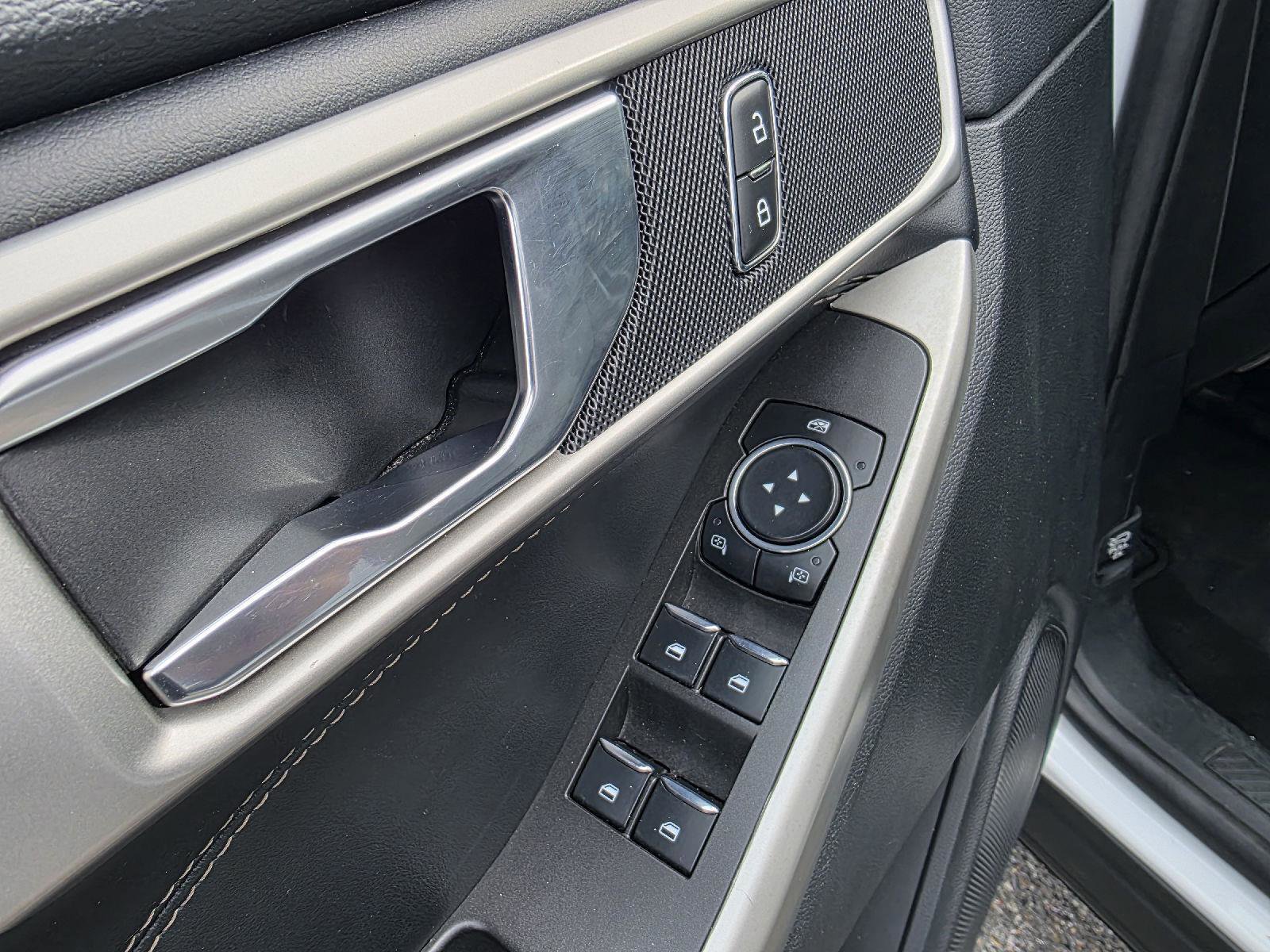 Used 2023 Ford Explorer XLT w/ Equipment Group 202A image 18