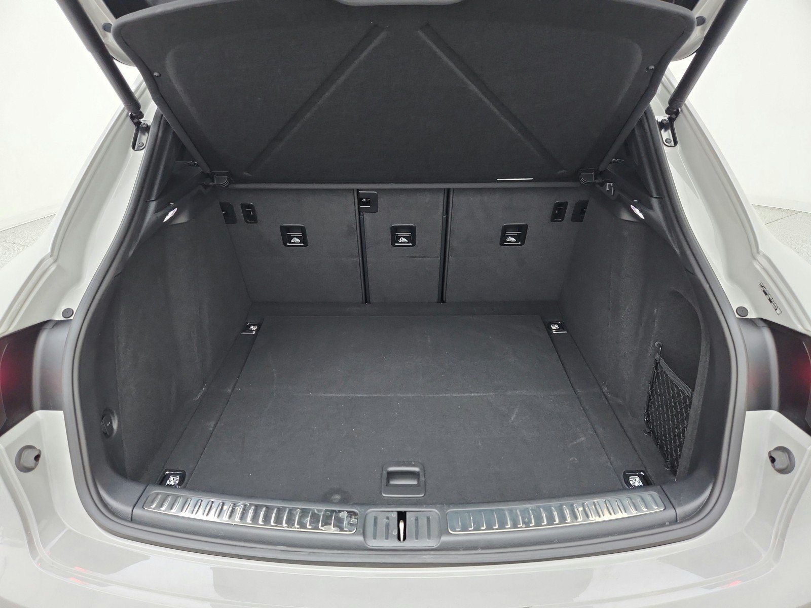 Used 2024 Porsche Macan S AWD/4WD image 31