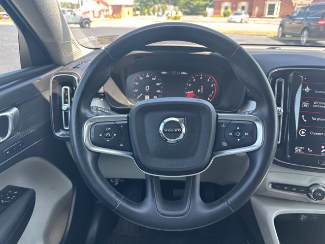Used 2022 Volvo XC40 T4 Momentum FWD image 22