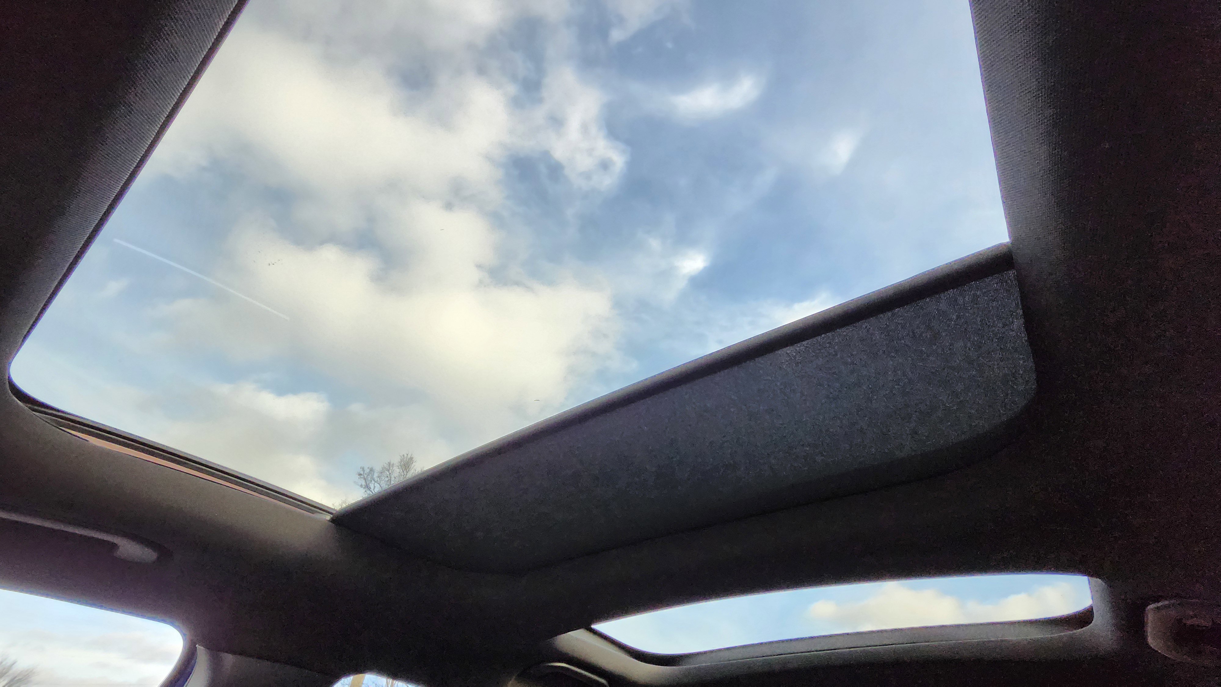 Used 2021 Mercedes-Benz GLB 250 4MATIC image 2