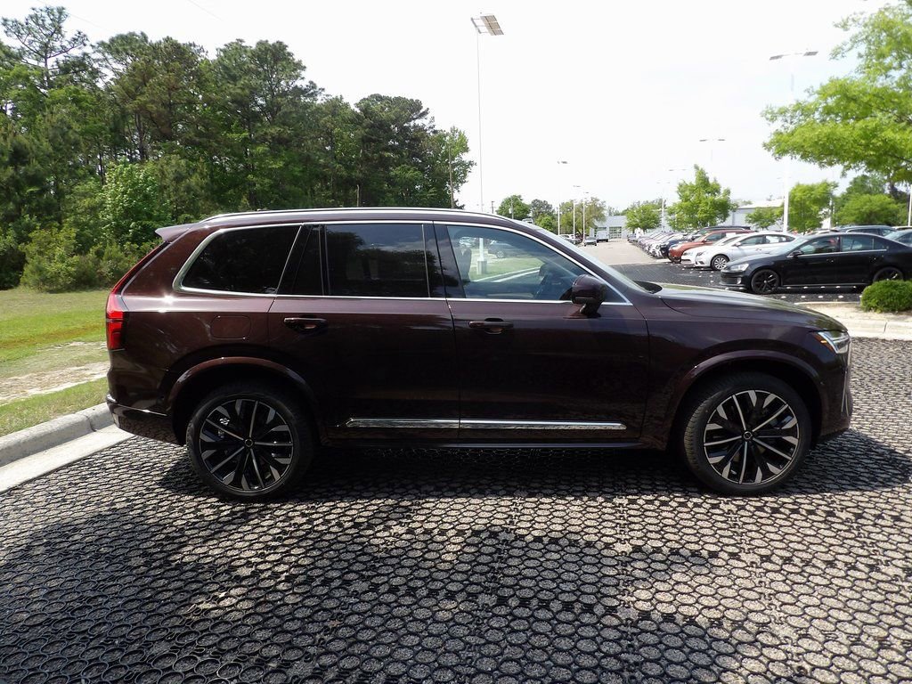 New 2025 Volvo XC90 T8 Plus w/ Protection Package Premier image 4