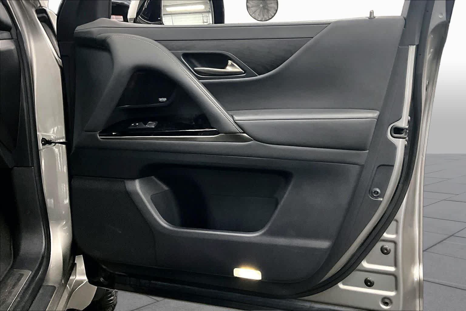 Used 2022 Lexus LX 600 4WD w/ Luxury Package image 22