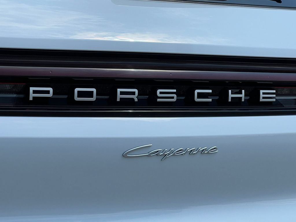 Used 2025 Porsche Cayenne AWD/4WD image 49