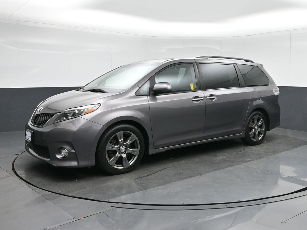 Used 2017 Toyota Sienna SE w/ SE Preferred Package image 3