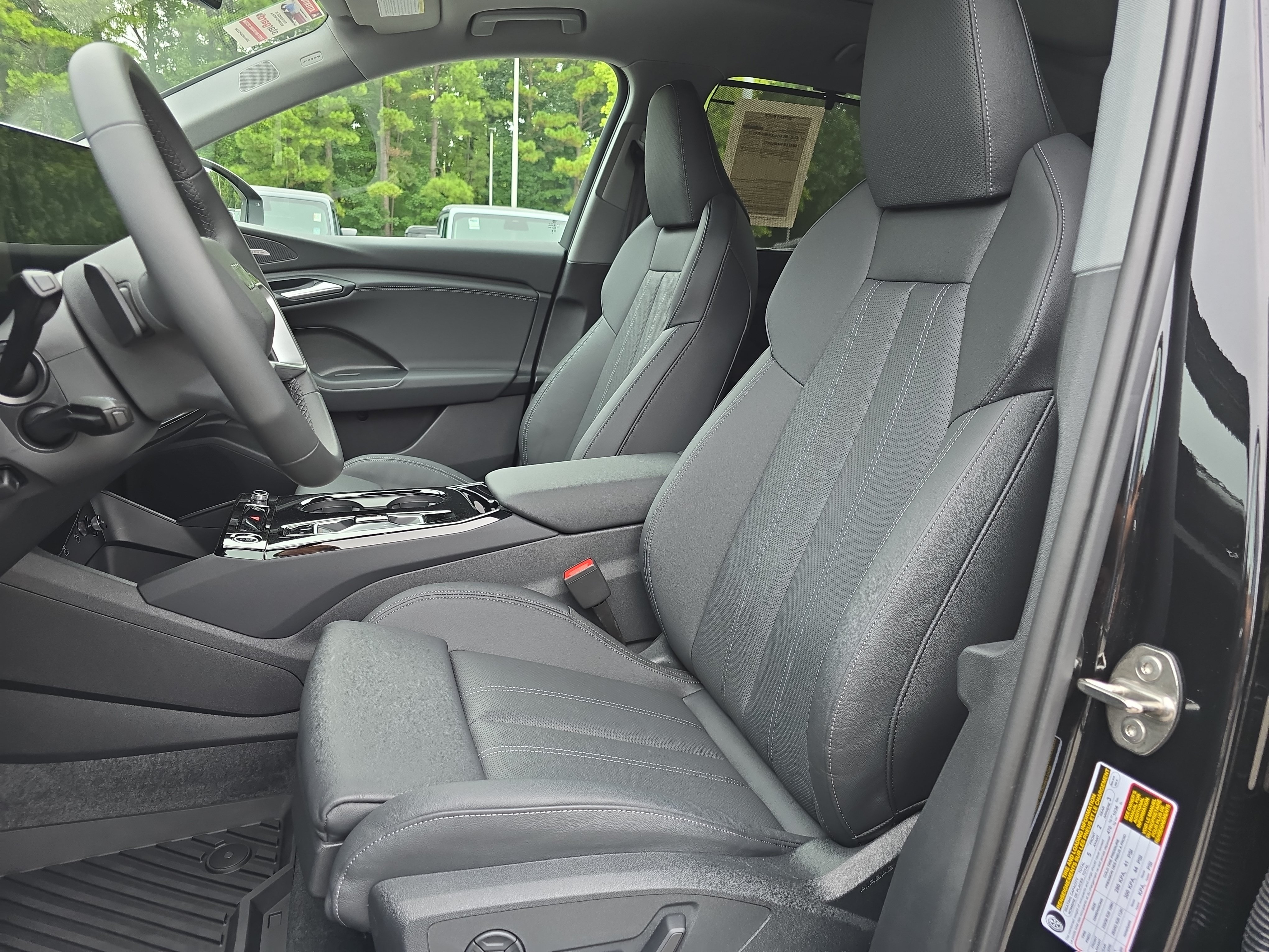 Used 2025 Audi Q6 e-tron Premium Plus w/ Premium Plus AWD/4WD image 15