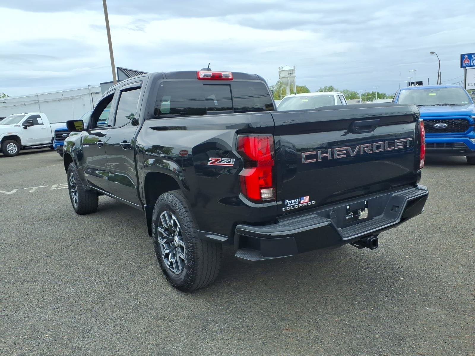 Used 2023 Chevrolet Colorado Z71 w/ Z71 Convenience Package 2 AWD/4WD image 6