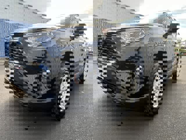 Used 2021 Toyota RAV4 XLE w/ Convenience Package image 9