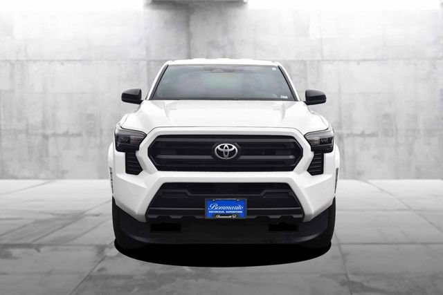Used 2025 Toyota Tacoma SR AWD/4WD image 4