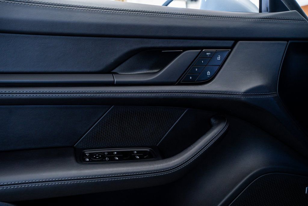 Used 2024 Porsche Taycan image 29