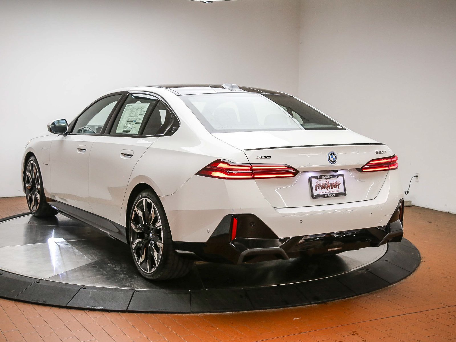 New 2027 BMW 550e xDrive AWD/4WD image 5