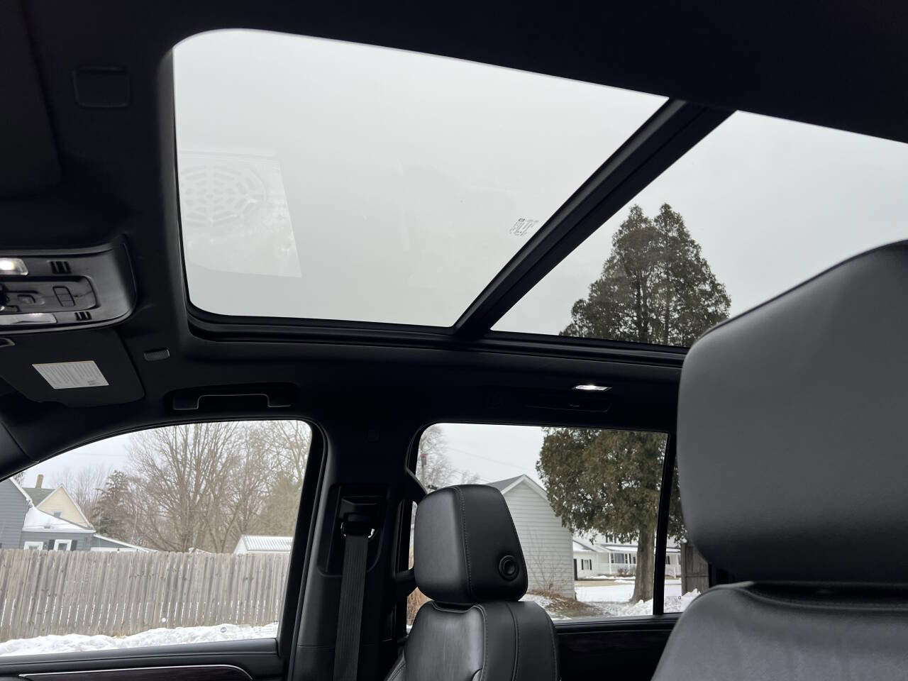 Used 2021 Chevrolet Suburban Z71 w/ Z71 Signature Package image 16