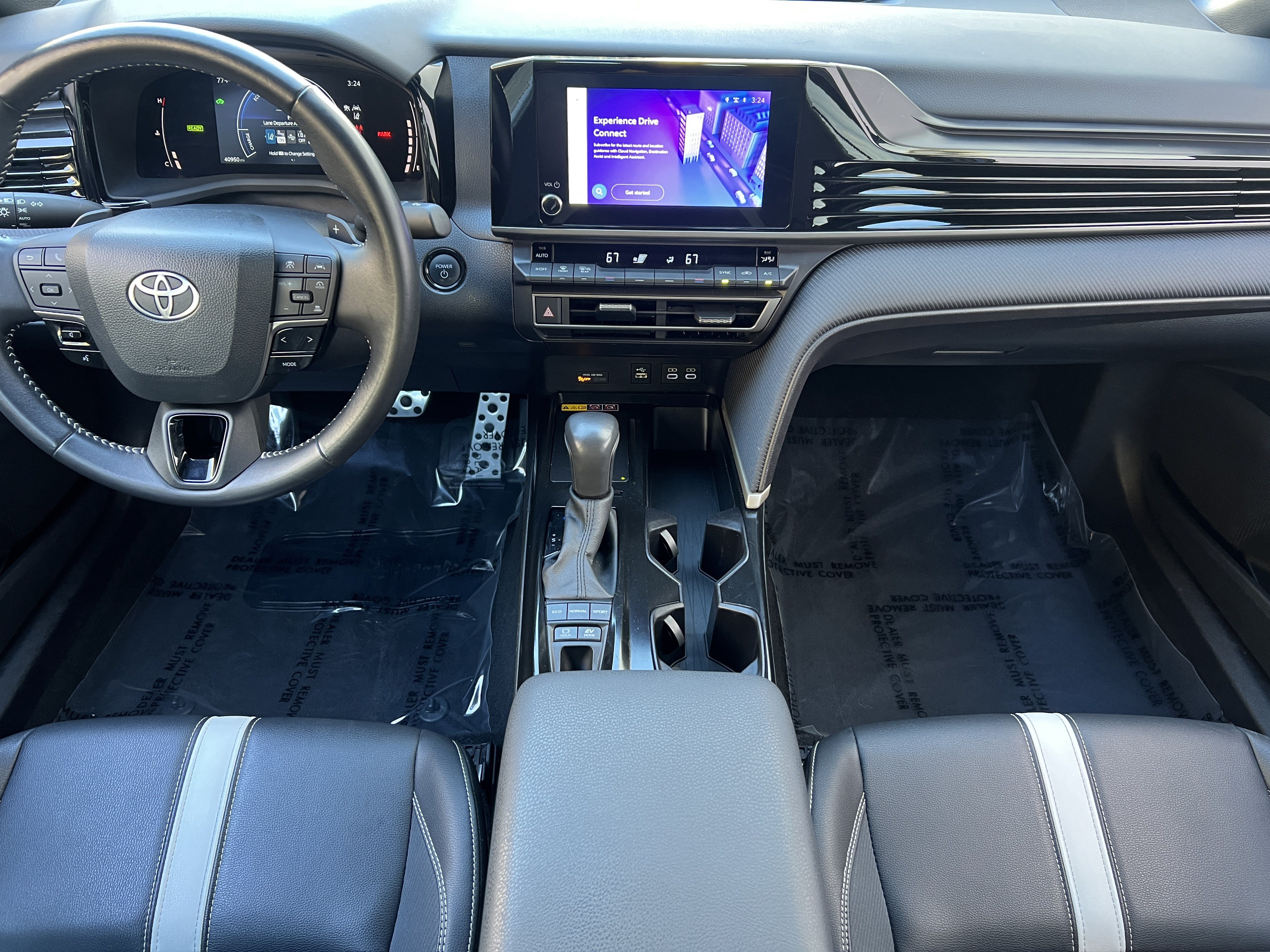 Used 2025 Toyota Camry SE FWD image 31