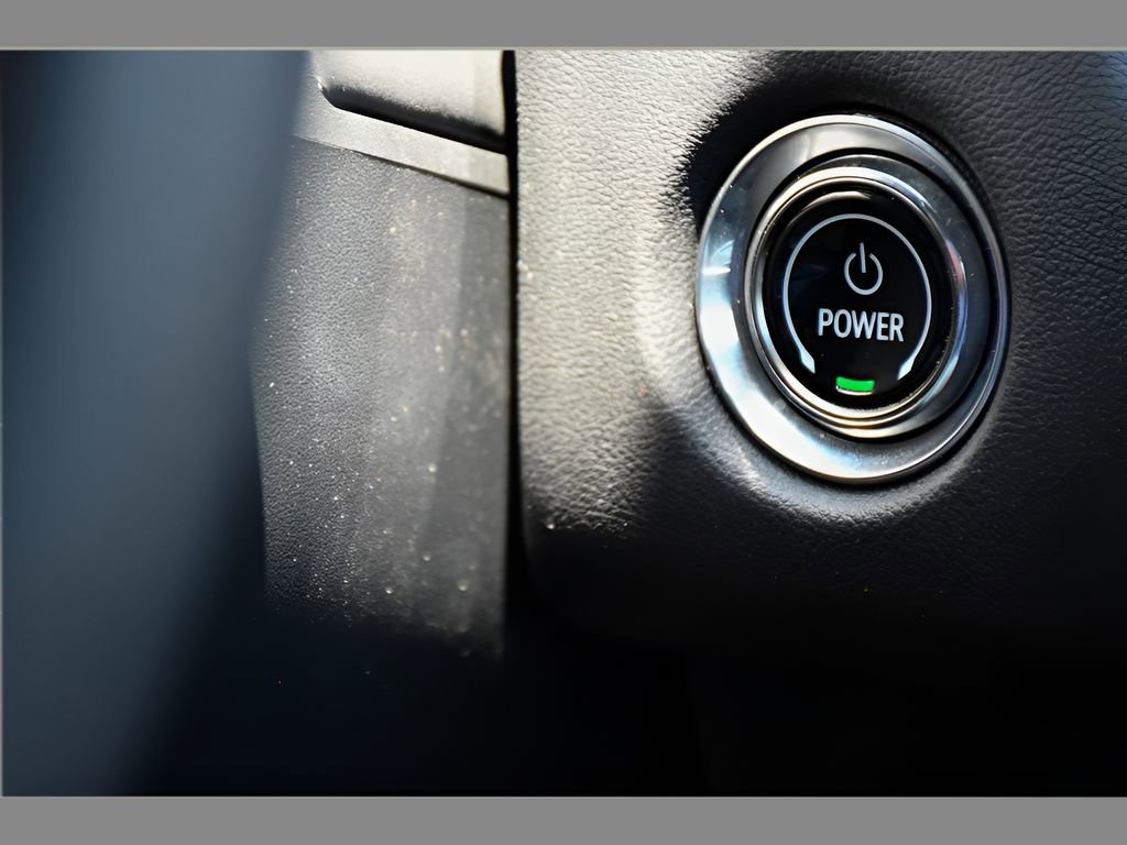 Certified 2024 Cadillac Lyriq Luxury AWD/4WD image 32
