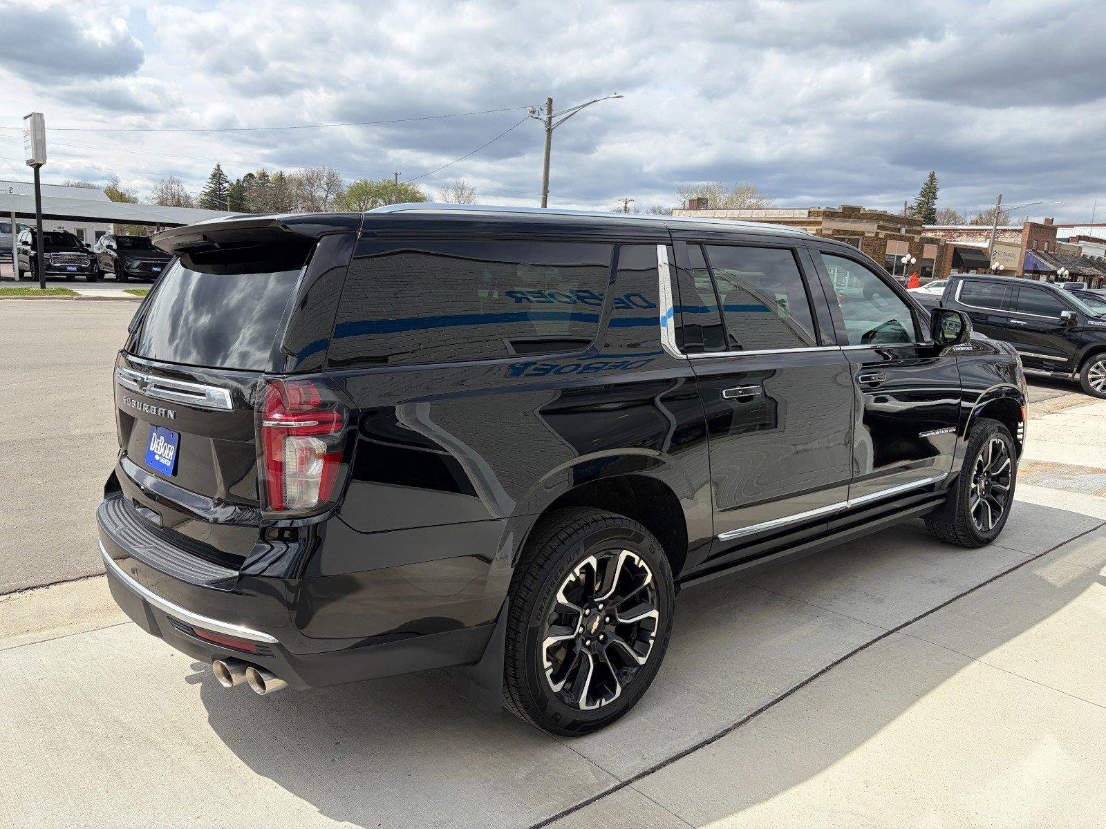 Used 2023 Chevrolet Suburban High Country AWD/4WD image 5