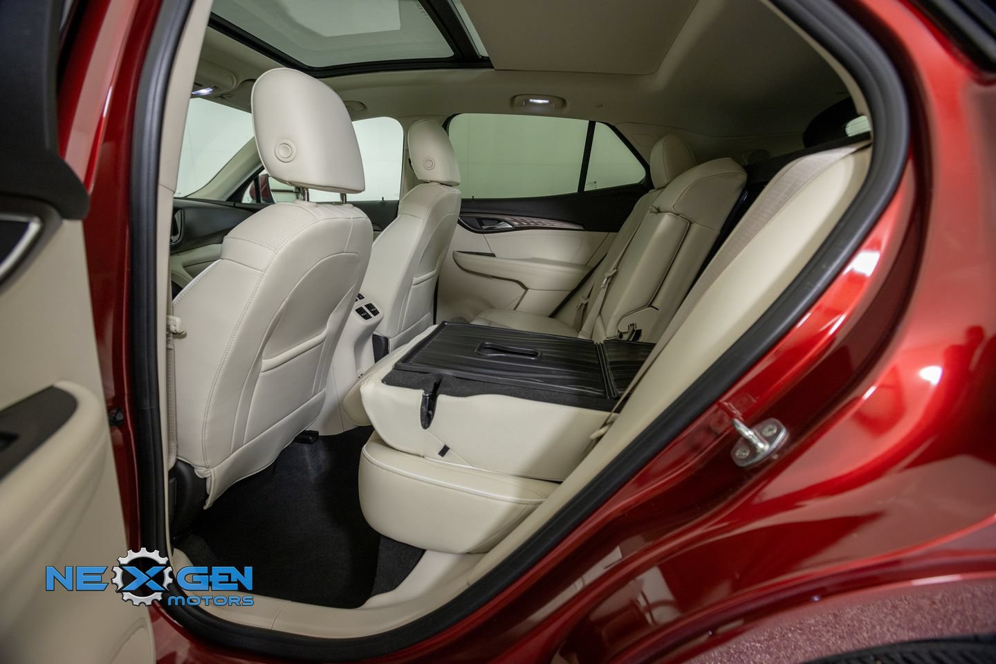 Used 2022 Buick Envision Avenir w/ Technology Package II FWD image 31