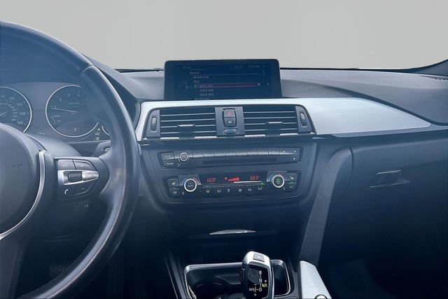 Used 2015 BMW 320i Sedan RWD image 6